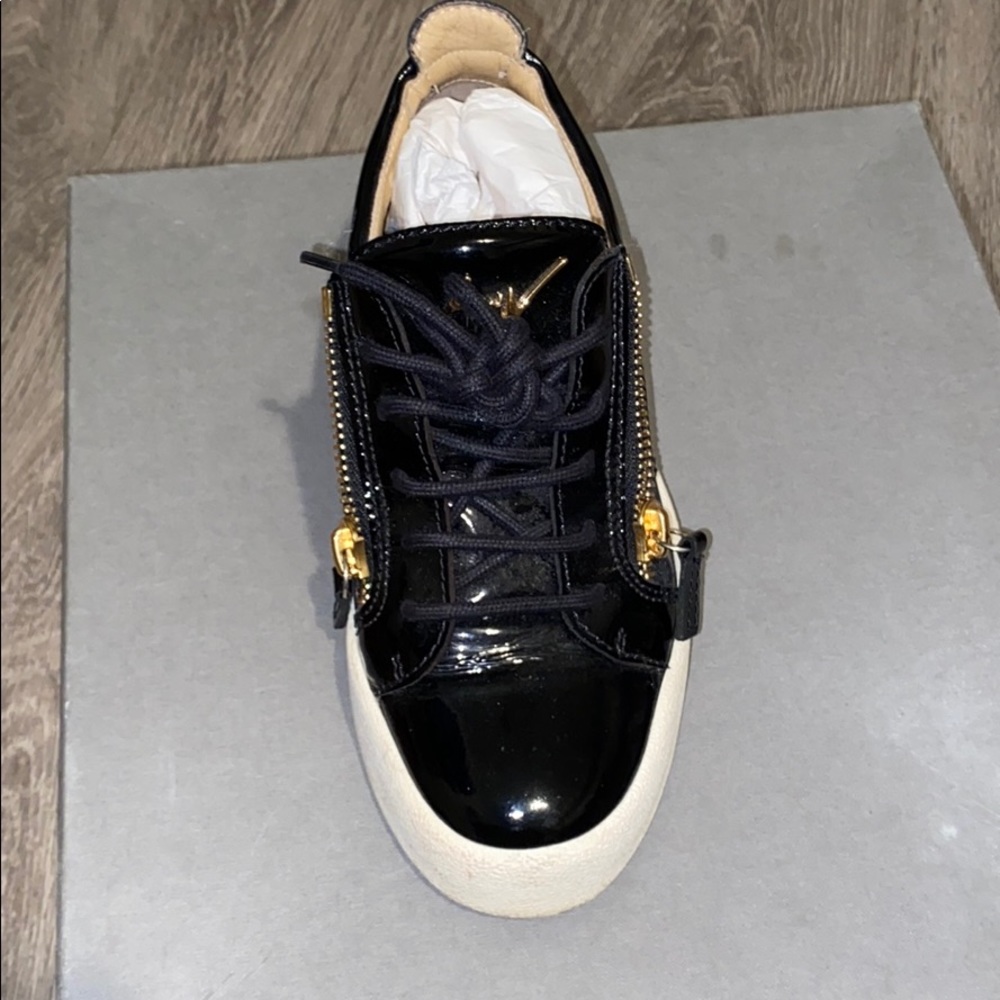 shoes - Picture 3 of 3